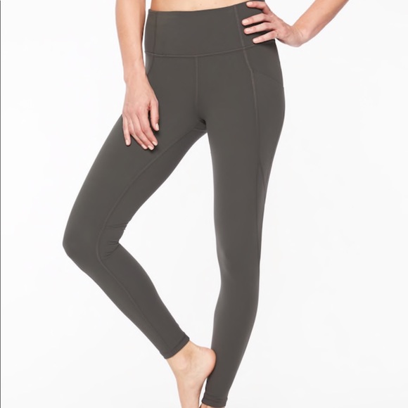 Athleta Pants - Athleta Salutation 7/8 legging